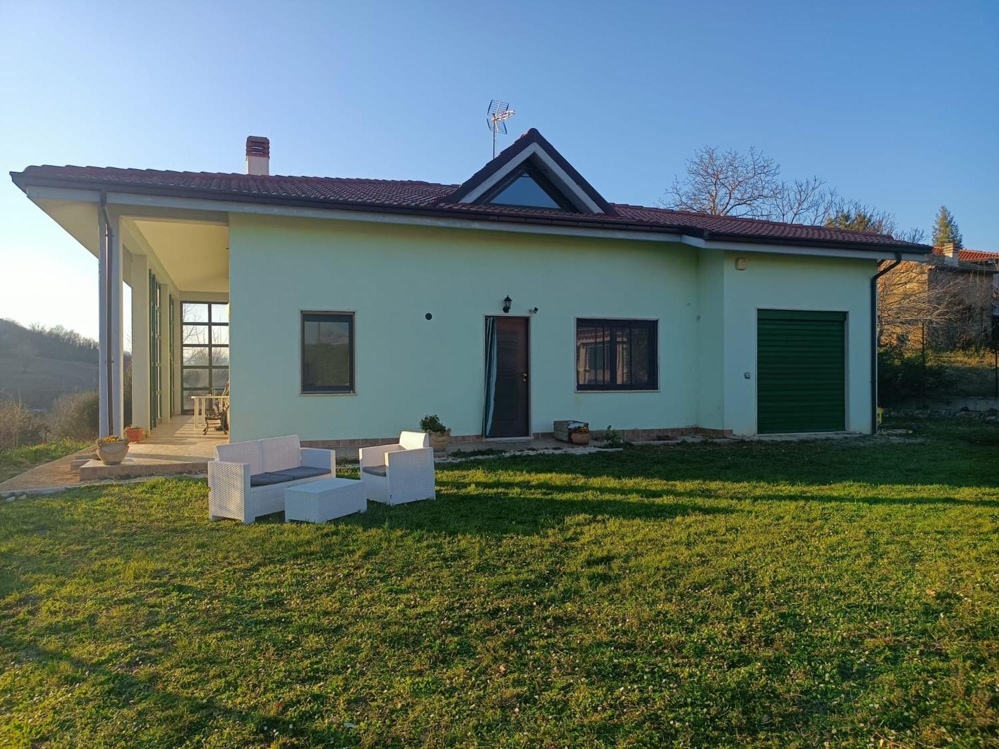 Pia'S House Garden Apartment Campobasso Exterior photo